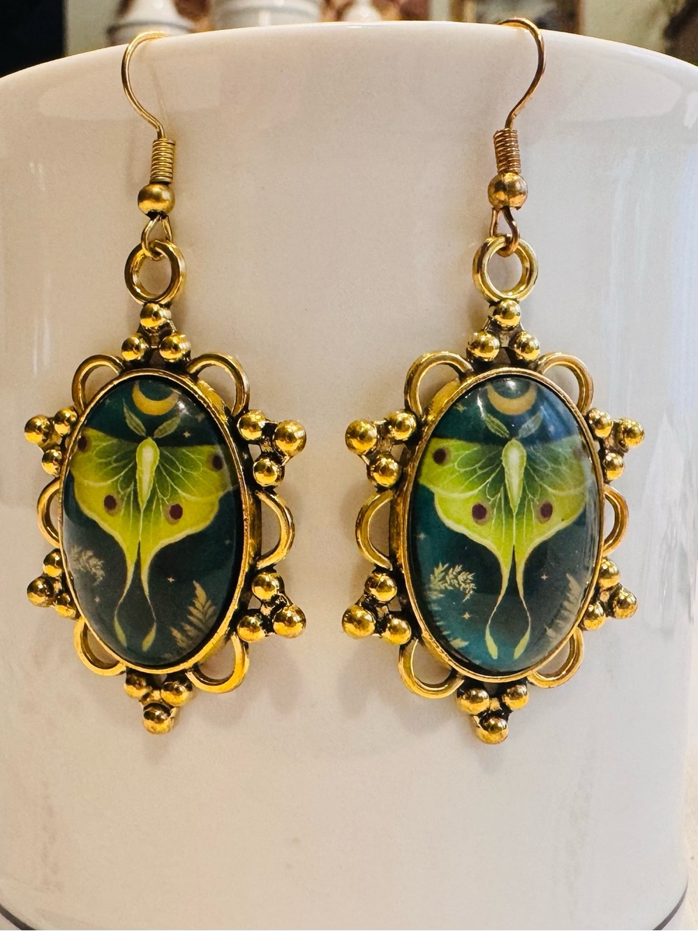 Star Long-Tailed Lunar Moth Pattern with Convex Glass Oval 2.25โ drop